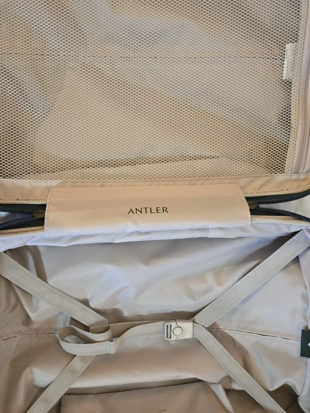 NWT Antler Single Stripe Expandable Carry-on Spinner Antler Green